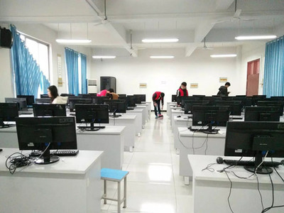 信息工程學院 以專業筑橋梁，計算機網絡工程施工中的雷鋒精神實踐